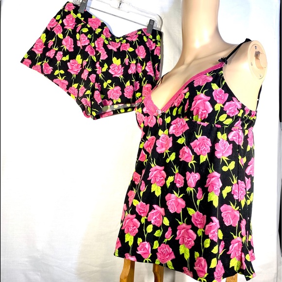Betsey Johnson Pants - Betsey Johnson Iconic Roses Shorts Set